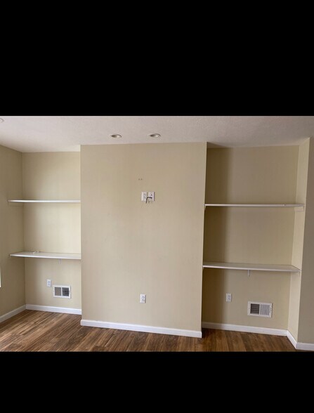 Building Photo - 3951 Clement Way