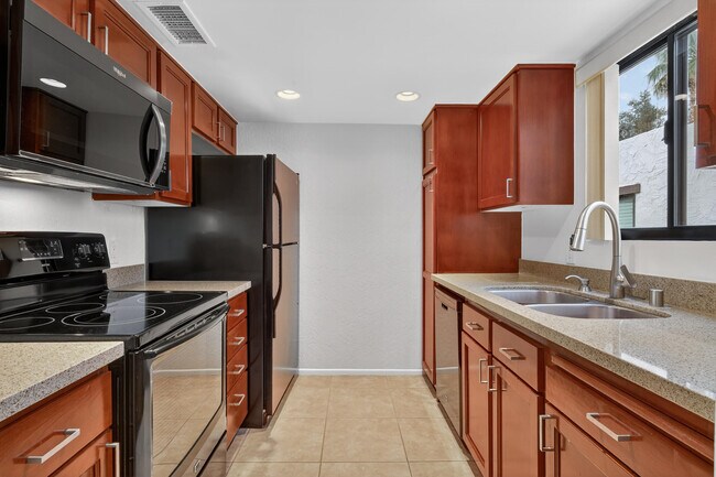 Building Photo - 1050 Ramon Rd