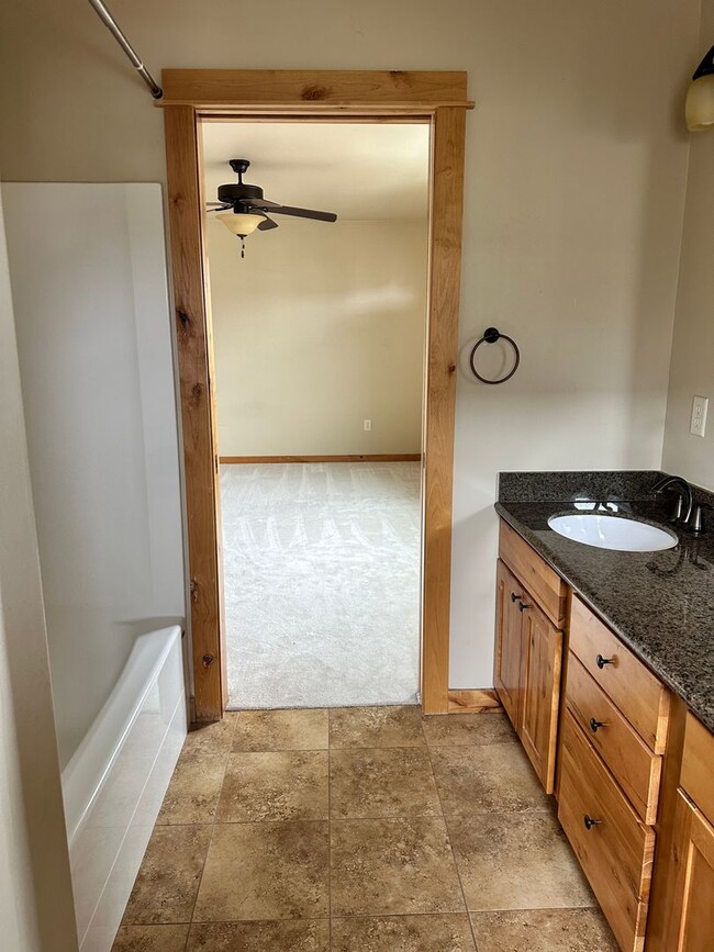 Building Photo - Large Beautiful Condo with Many Upgrades!!
