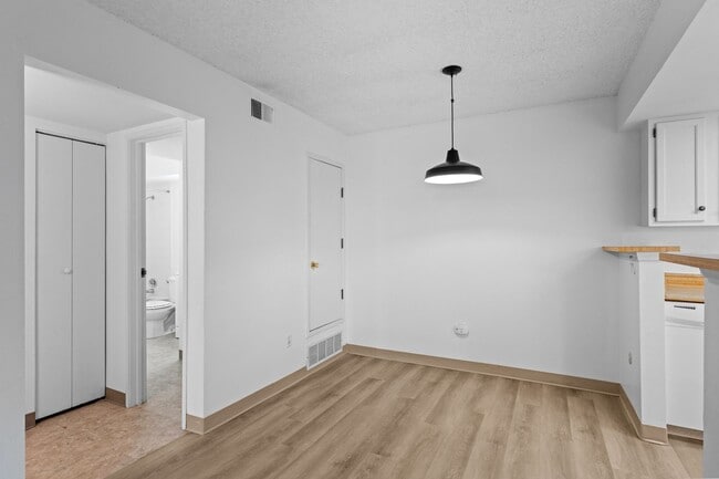 Building Photo - Updated 1BD/1BA Condo in DTC – Available Now!