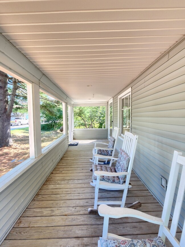 Building Photo - 387 College Ave