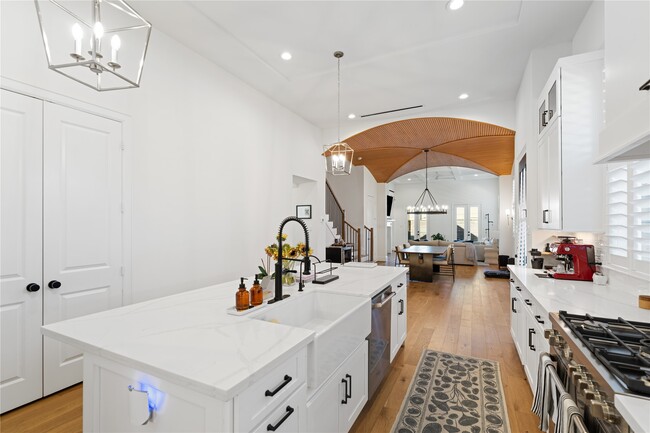 Building Photo - 531 W 27th St