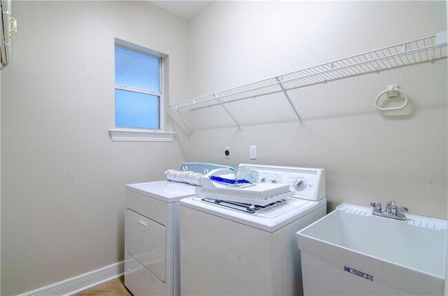 Building Photo - 2088 Timbercreek Ln