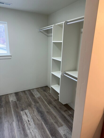 Building Photo - 520 E South Weber Dr