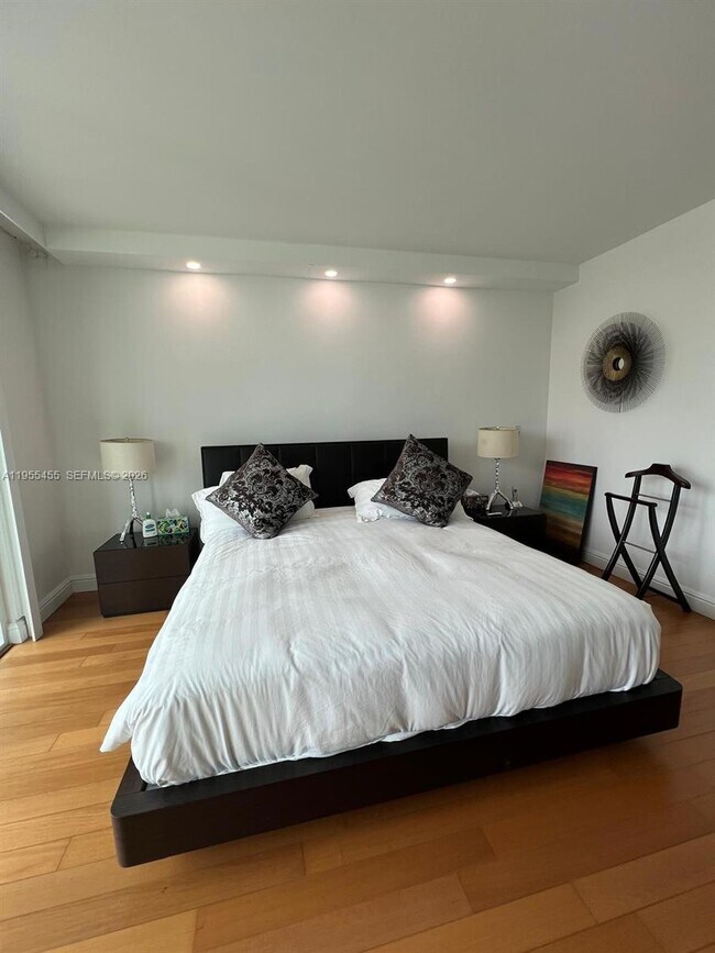 Building Photo - 19955 NE 38th Ct