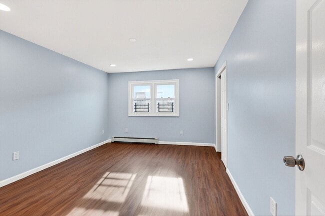 Building Photo - 1582 Irving St