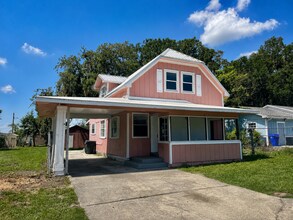 Building Photo - Spacious 2-story 5 Bedroom / 2 Bathroom