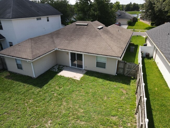 Building Photo - Fenced four bedroom in Lake Asbury