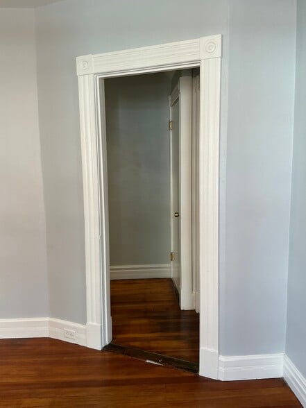 Building Photo - 518 High St