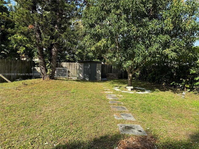 Building Photo - 6111 NW 43rd Ave