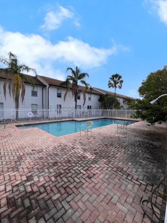 Building Photo - 3651 N Goldenrod Rd