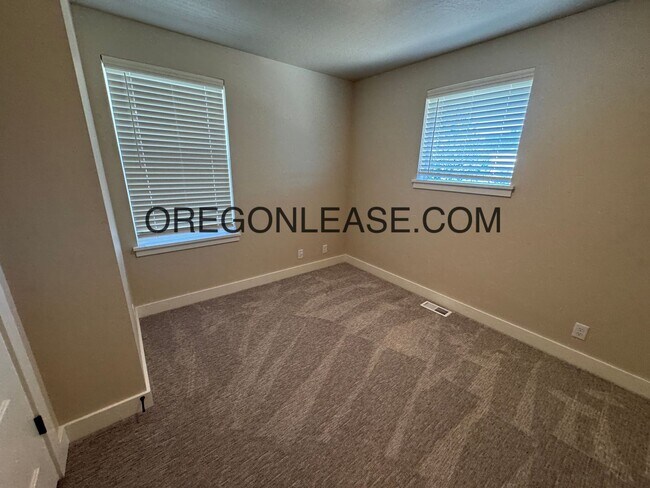 Building Photo - Spacious 4-Bedroom Home in Thurston Area –...
