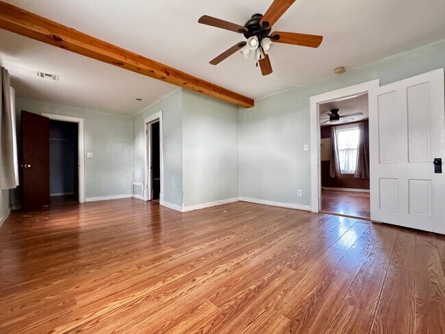 Building Photo - Located in the heart of Buffalo, OK!