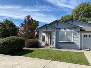 Building Photo - ~Beautiful 3 Bed 2 Bath House in Santa Rosa~