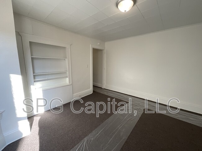 Building Photo - 1042 W Market St