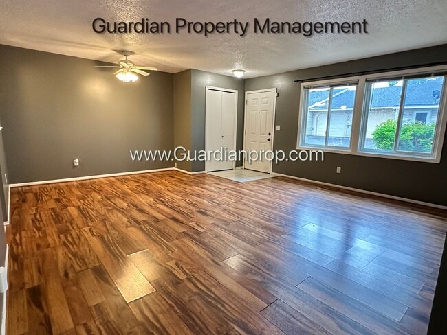 Building Photo - Brooklyn Park End Unit Patio Home, Dishwas...
