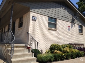 Building Photo - 821 S Troost Ave