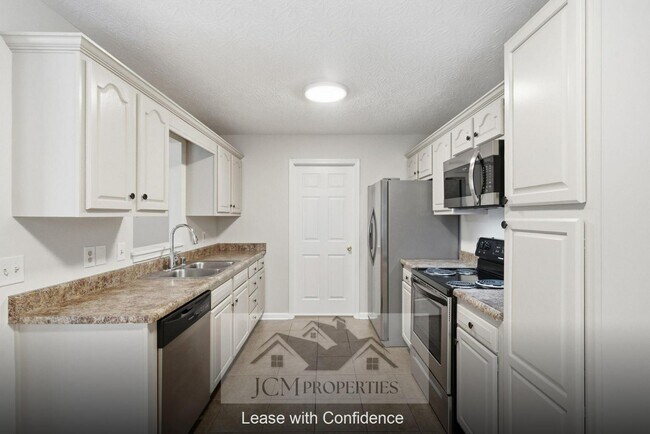 Building Photo - 700 Cottonwood Dr