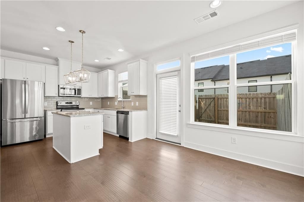 Building Photo - 124 Auburn Wds Dr