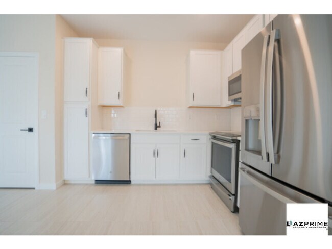 Building Photo - Find space, style, and serenity in this 2/...