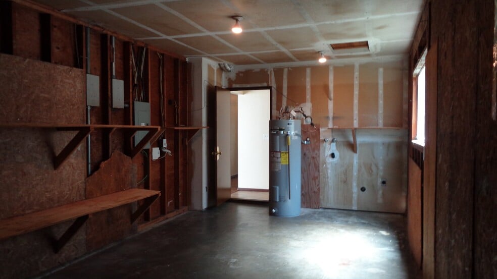 Building Photo - 6609 Cady Rd