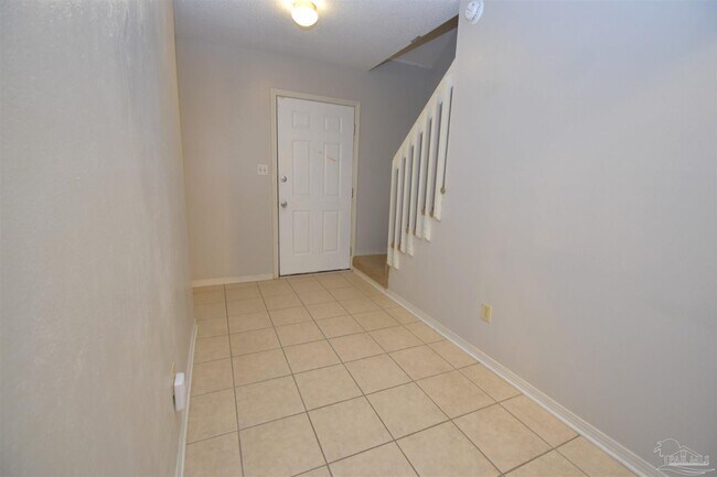 Building Photo - 7061 Heather Oaks Dr
