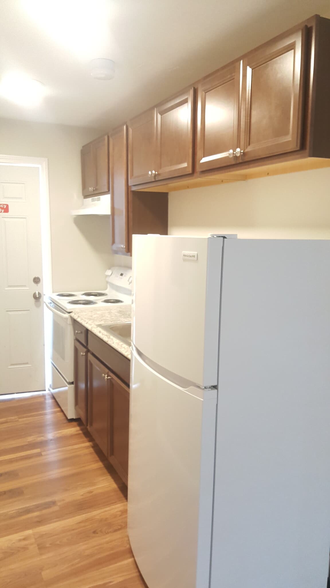 Building Photo - 10 E Main St