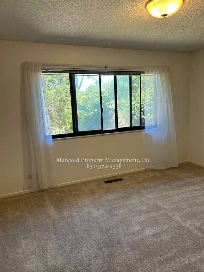 Building Photo - Charming 3-Bed, 2-Bath Home with Large Bac...