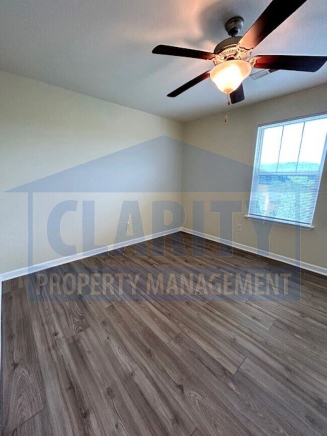 Building Photo - 163 Lone Tree Dr NE