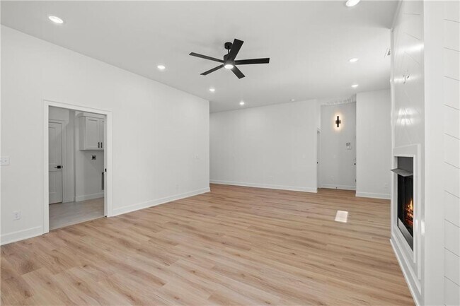 Building Photo - 1821 Peacock Rd