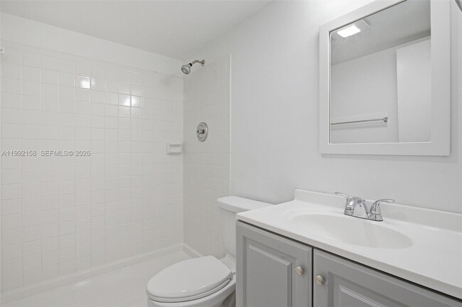 Building Photo - 9994 Nob Hill Ct