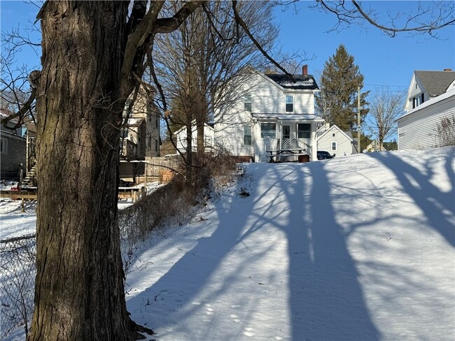 Building Photo - 23 Burton St