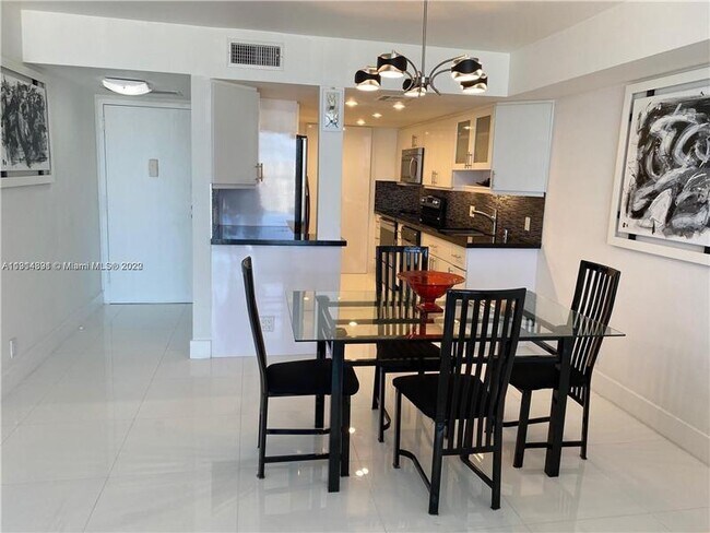 Building Photo - 2101 S Ocean Dr