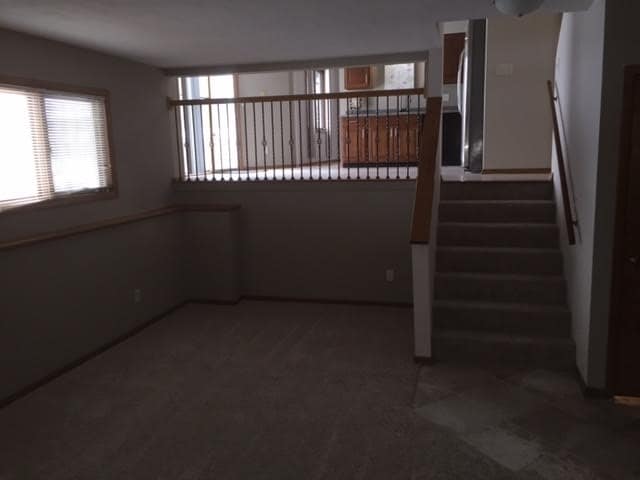 Building Photo - 4 Bedroom 3 Bath home available in Rockford