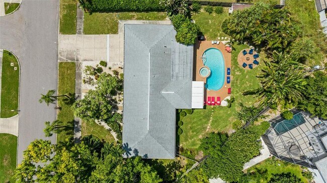 Building Photo - 7739 Westmoreland Dr