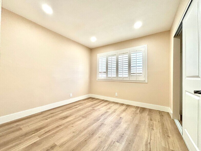 Building Photo - 2013 Victoria