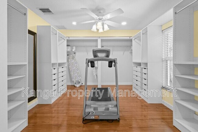 Building Photo - 244 Greymon Dr