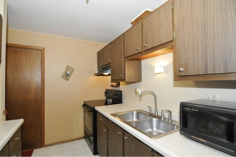 Building Photo - 1551 S Carriage Ln