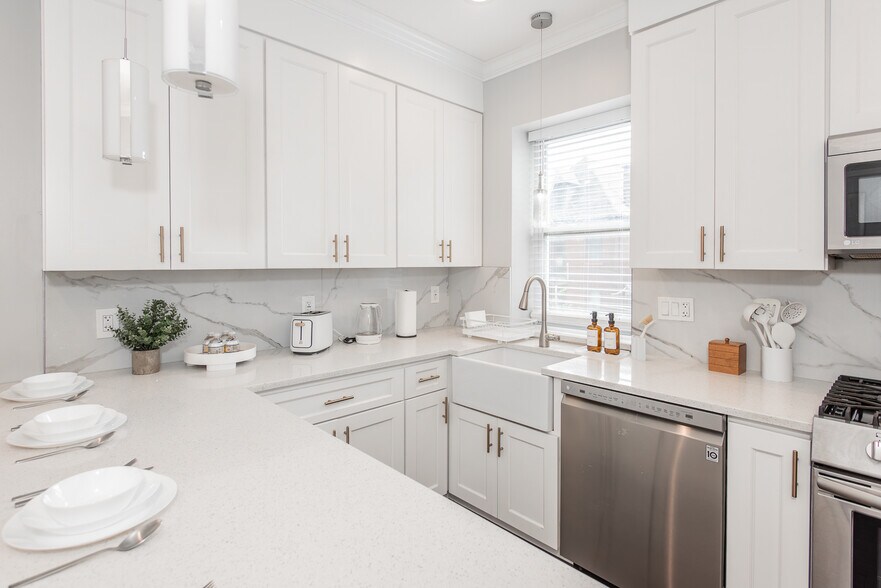 Building Photo - 2015 McNair Ave