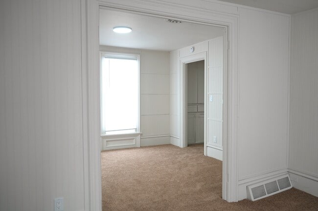 Building Photo - 511 S 2nd St