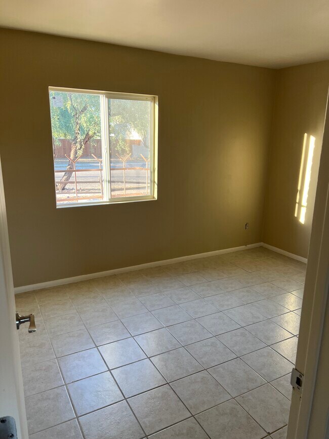 Building Photo - 2855 W Calle Ocio