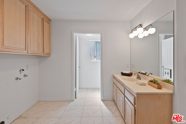 Building Photo - 8473 Penfield Ave