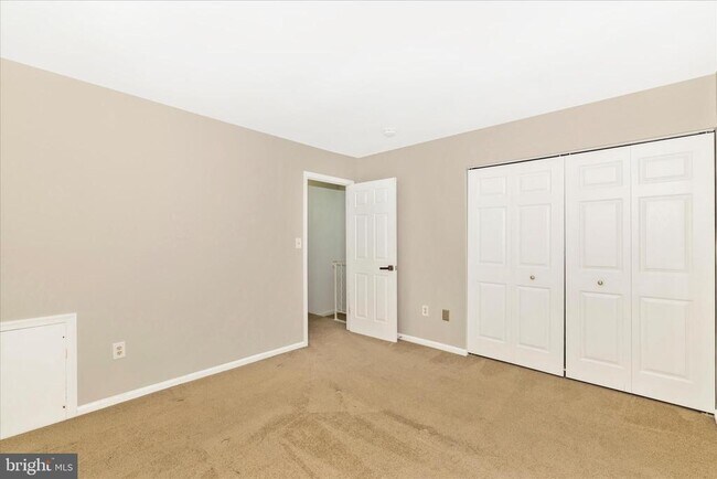 Building Photo - 584 Cotswold Ct