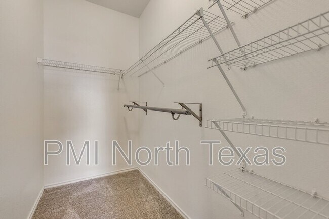 Building Photo - 8420 Sonnet Dr