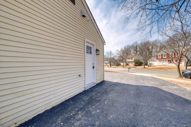 Building Photo - 500 Shelfar Pl