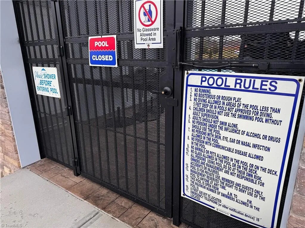 Building Photo - 1694 Hallview Ct