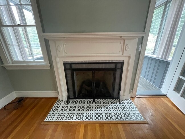 Building Photo - Charming Brick Cape in Colonial Place