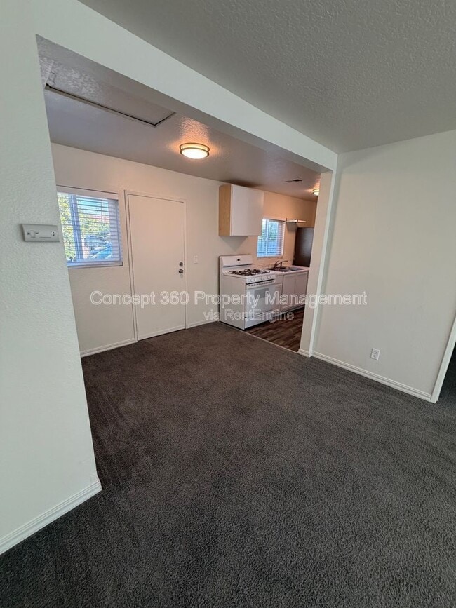 Building Photo - 1016 Lime Ave