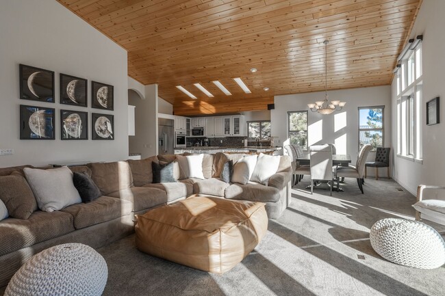 Building Photo - Mountain View Haven