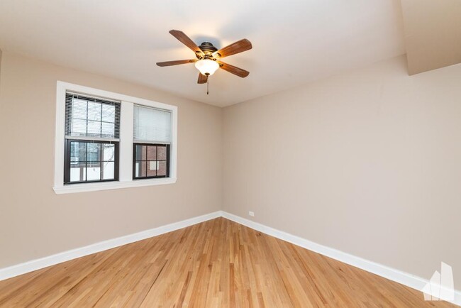 Building Photo - 2 bedroom in Chicago IL 60093